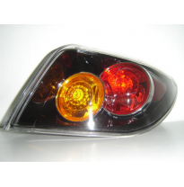 Mazda 3 3/5p 04-*Faro.Tras Dch(Aleta/Transp)