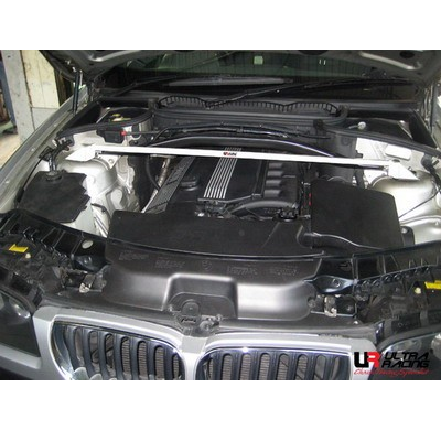BARRA REFUERZO ULTRARACING BMW E83 X3 2.5 03+ ULTRARACING 2-PUNTOS DELANTERA SUPERIOR STRUTBAR