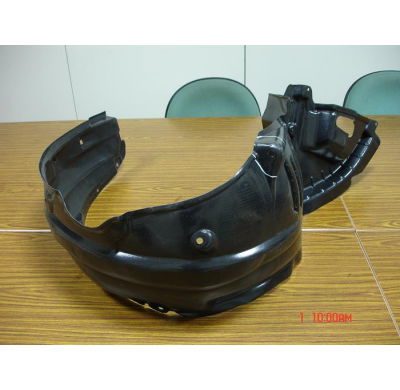 Toyota Avensis 03-*Plastico Pase Rueda Delantero Dch