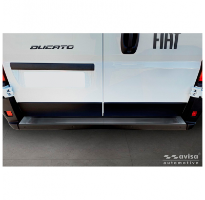 Protector de parachoques trasero Avisa de acero inoxidable negro compatible con Fiat Ducato III Facelift 2023- / Opel Movano III