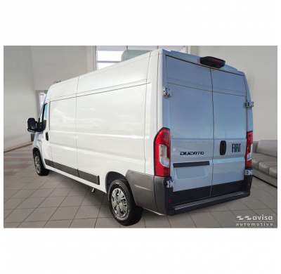 Protector de parachoques trasero Avisa de acero inoxidable negro compatible con Fiat Ducato III Facelift 2023- / Opel Movano III