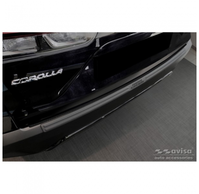 Protector de parachoques trasero en carbono 3D para Toyota Corolla Cross 2022- 'Ribs'.