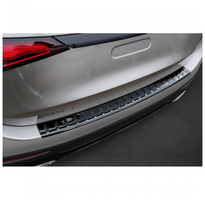 Protector de parachoques trasero de acero inoxidable con espejo negro para Mercedes GLC II (X254) 2022- 'Ribs'.