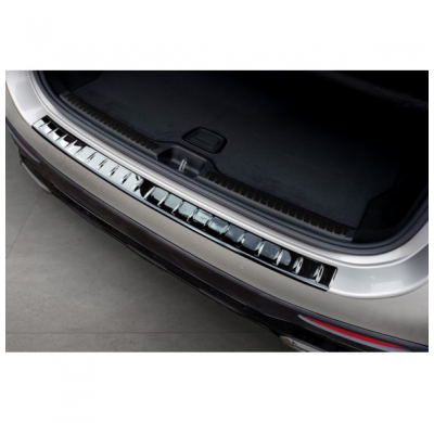 Protector de parachoques trasero de acero inoxidable con espejo negro para Mercedes GLC II (X254) 2022- 'Ribs'.