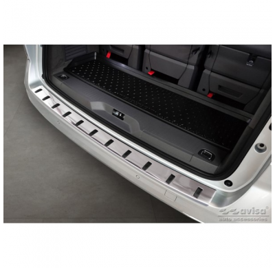 Protector de acero inoxidable para el parachoques trasero de la Volkswagen Multivan T7 2021 - 'STRONG EDITION'.