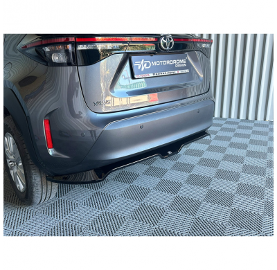 Faldón de parachoques trasero (difusor) apto para Toyota Yaris Cross 2020- (ABS negro brillante)