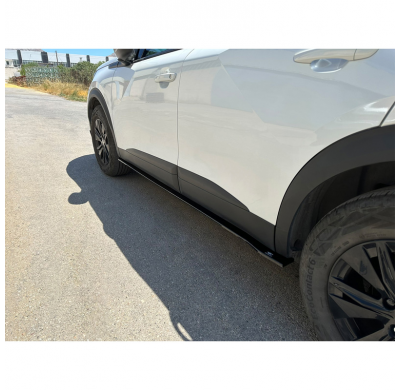 Juego de faldones laterales para Peugeot 2008 II 2019- (ABS negro brillante)