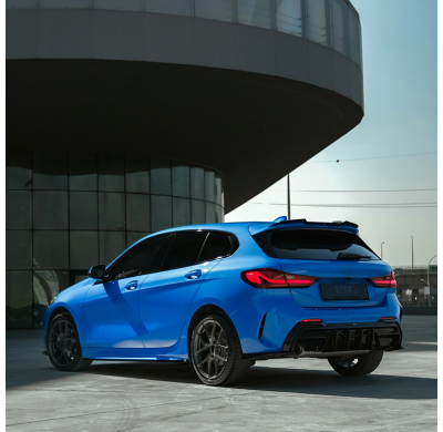 Kit de carrocería completo Oneway compatible con BMW Serie 1 F40 M-Pack/M135i 2019- (doble escape izquierdo) - Negro brillante O