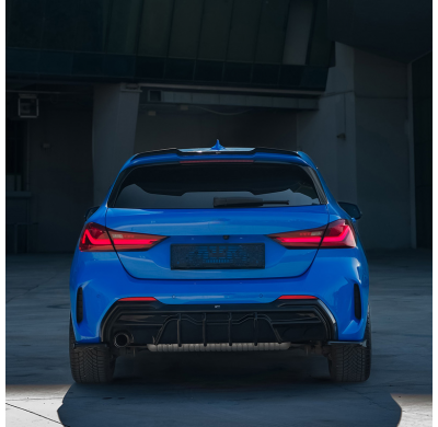 Kit de carrocería completo Oneway compatible con BMW Serie 1 F40 M-Pack/M135i 2019- (doble escape izquierdo) - Negro brillante O