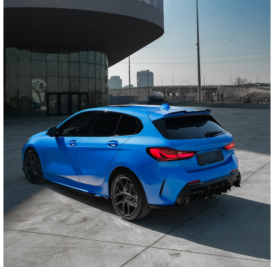 Kit de carrocería completo Oneway compatible con BMW Serie 1 F40 M-Pack/M135i 2019- (doble escape izquierdo) - Negro brillante O