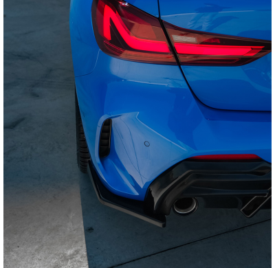 Kit de carrocería completo Oneway compatible con BMW Serie 1 F40 M-Pack/M135i 2019- (doble escape izquierdo) - Negro brillante O