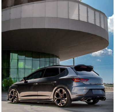 Kit de carrocería completo Oneway compatible con Seat Leon (5F) HB 5 puertas FR Facelift 2017-2020 - Negro brillante Oneway