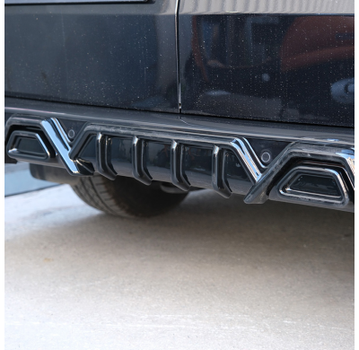 Difusor trasero unidireccional compatible con Volkswagen Transporter T7 2024- y Ford Transit Custom (V710) 2023- - Negro brillan