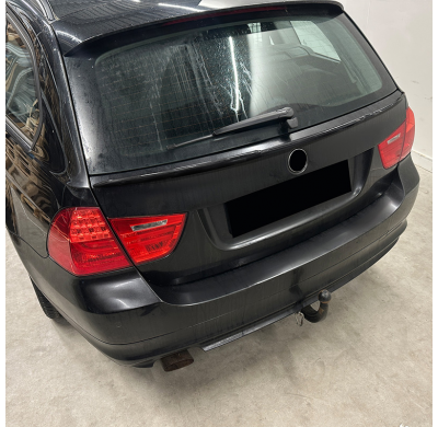 Alerón trasero inferior central AutoStyle compatible con BMW Serie 3 E91 Touring 2005-2012 (ABS negro brillante)