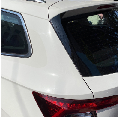 Añadidos laterales para ventana trasera para Skoda Karoq (NU7) 2017- (ABS negro brillante)