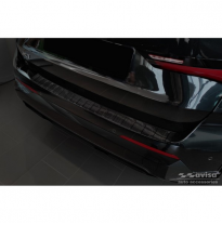 Protector de parachoques trasero en carbono 3D real para BMW X1 (U11) 2022- &#039;Ribs&#039;.